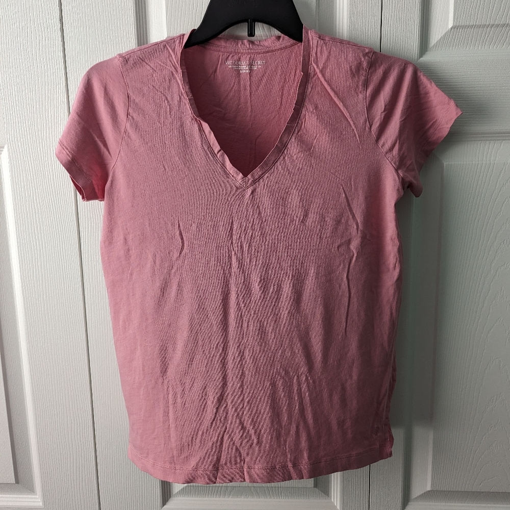 ⭐⭐⭐Bundle 2 x Victoria's Secret V-neck T-shirts Size Medium⭐⭐⭐ - Picture 3 of 4